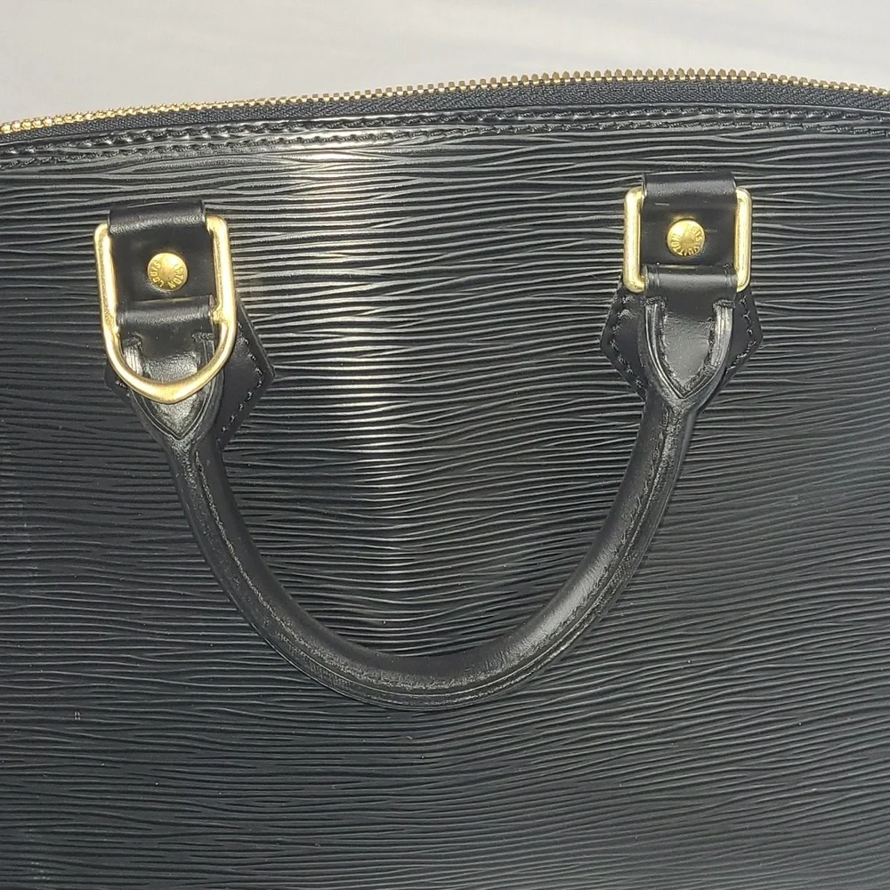 Louis Vuitton Alma Epi Noir BLACK Handbag Purse Leather With Cowhide Trim EUC